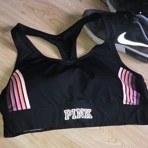 Sport bra with side pockets for your cell phone